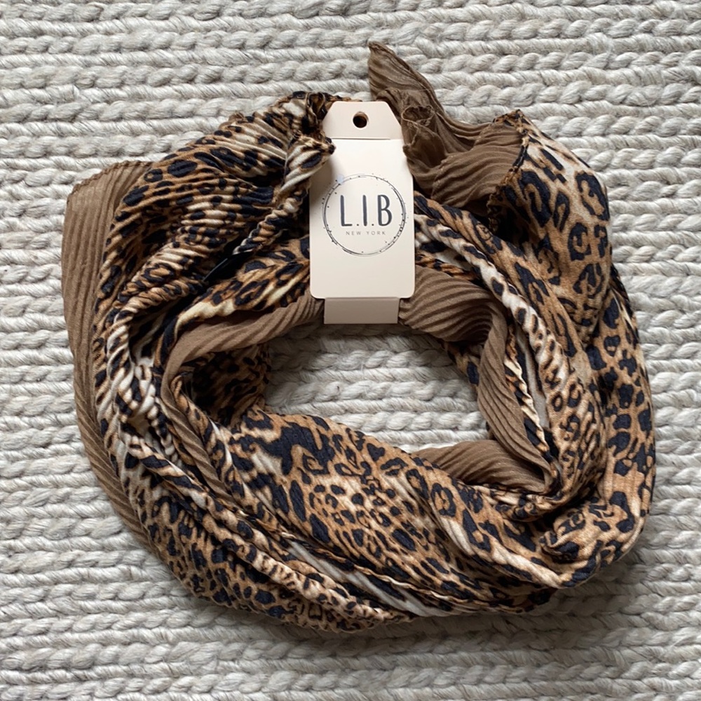 Leopard scarf with reversible taupe layer